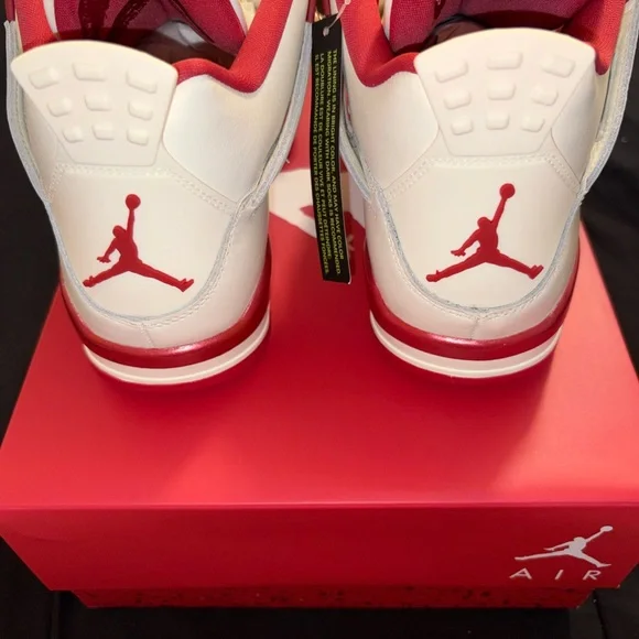 Jordan Air Retro 4 Valentines